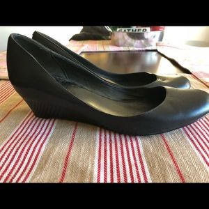 Cole Haan size 9 wedge shoes